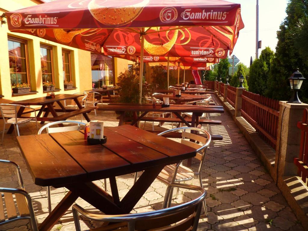 Hotel Pohadka Мост Екстериор снимка
