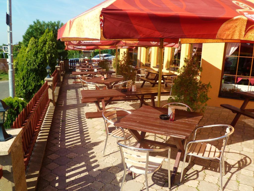 Hotel Pohadka Мост Екстериор снимка