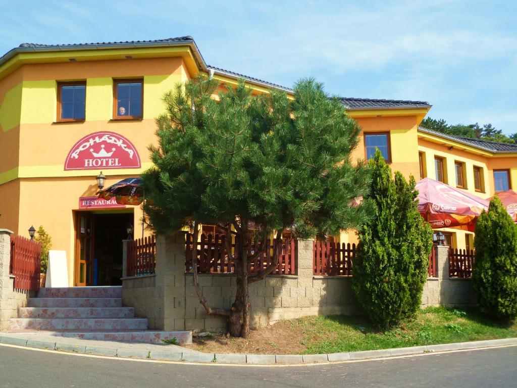 Hotel Pohadka Мост Екстериор снимка