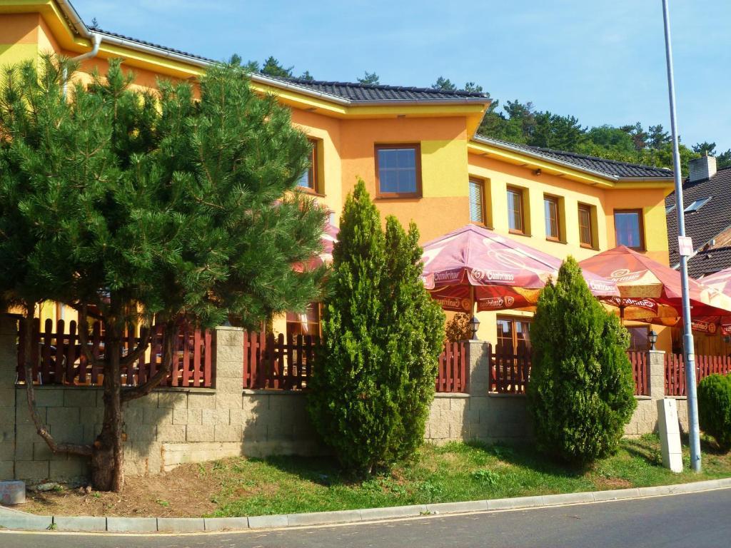 Hotel Pohadka Мост Екстериор снимка