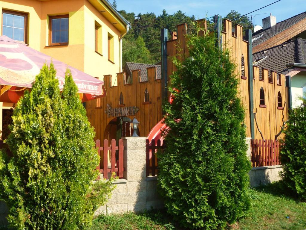 Hotel Pohadka Мост Екстериор снимка
