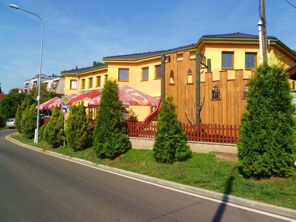 Hotel Pohadka Мост Екстериор снимка