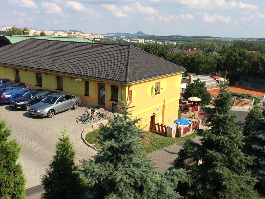 Hotel Pohadka Мост Екстериор снимка