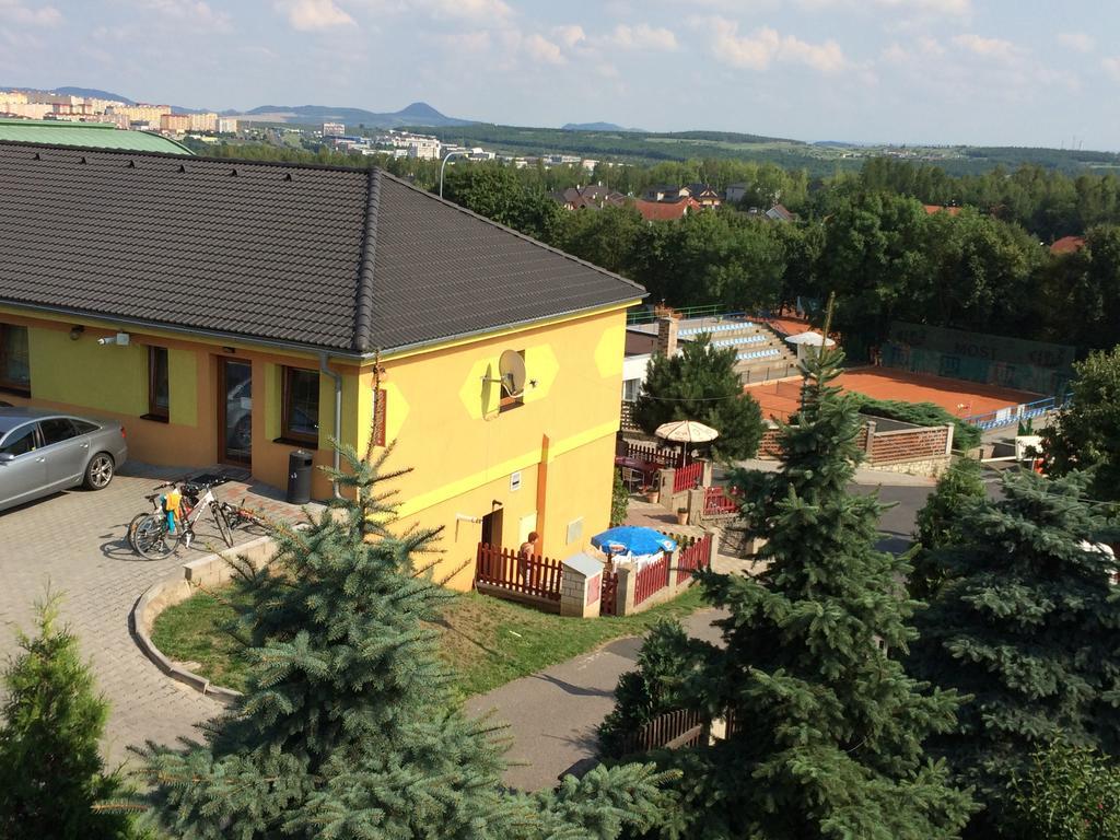 Hotel Pohadka Мост Екстериор снимка